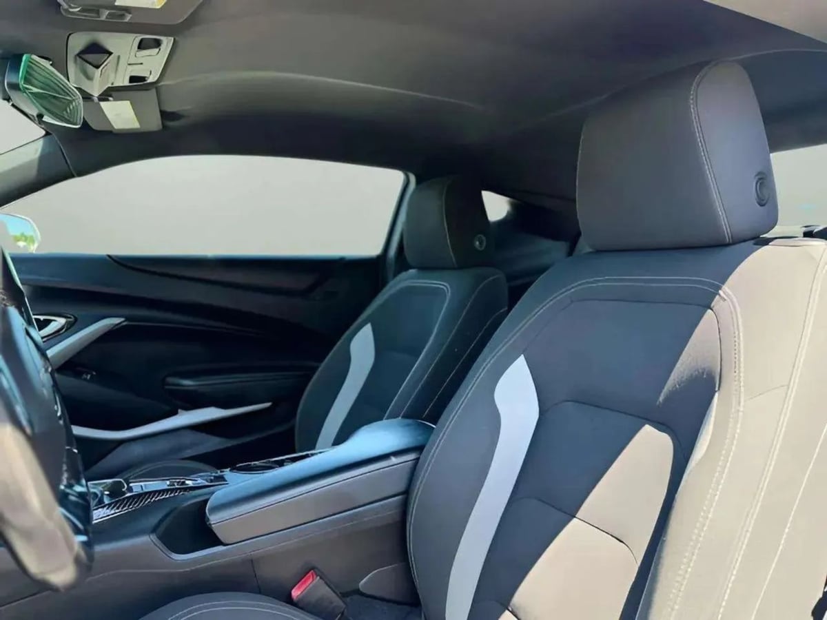 2021 Chevrolet Camaro LT1 - Photo 11
