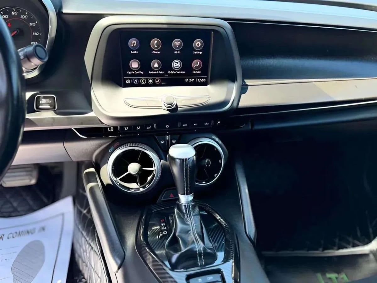 2021 Chevrolet Camaro LT1 - Photo 13