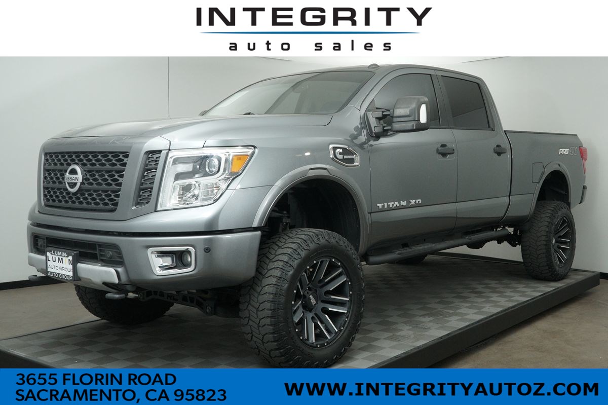 2017 Nissan Titan XD SL Pickup 4D 6 1/2 ft