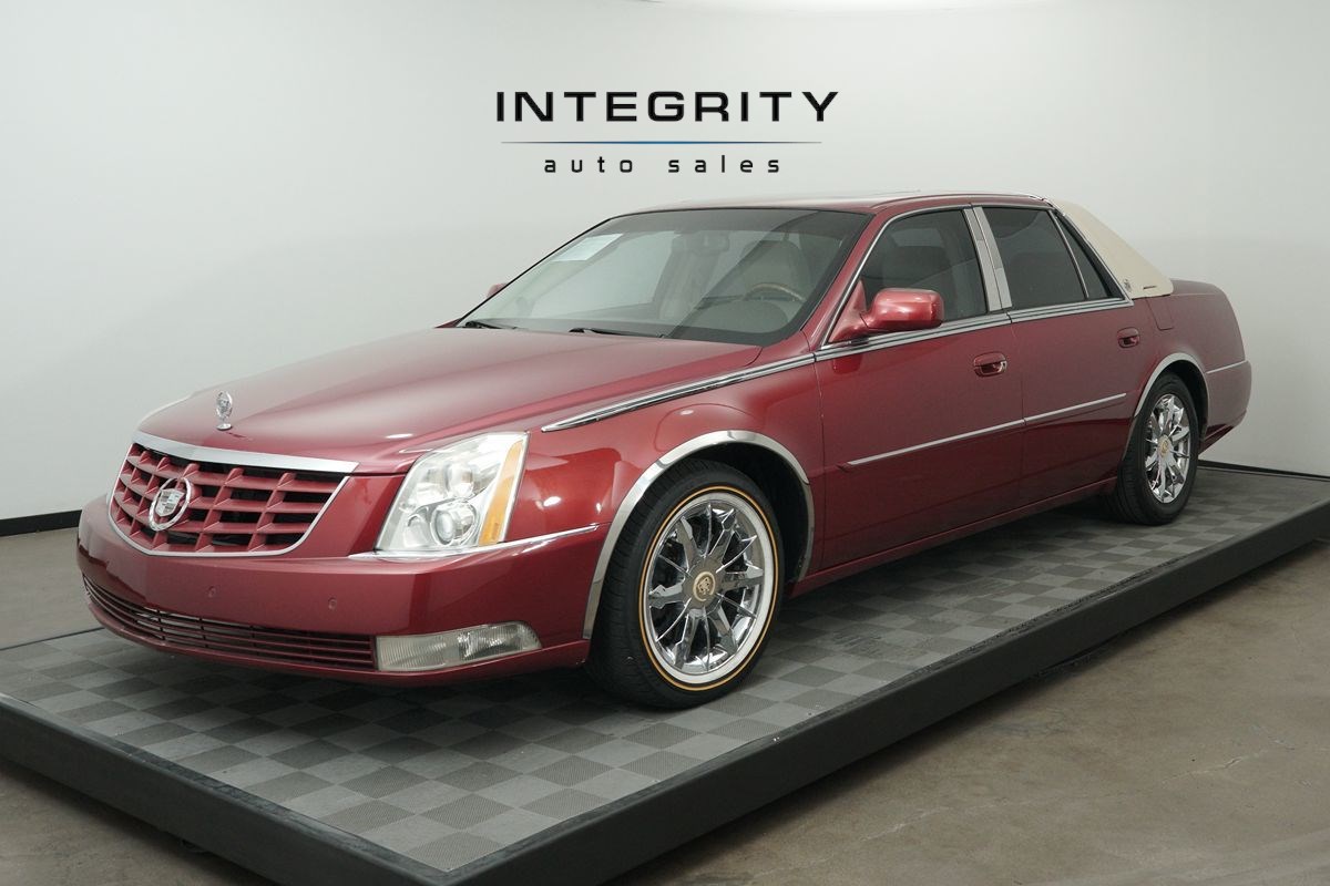 2011 Cadillac DTS Sedan 4D