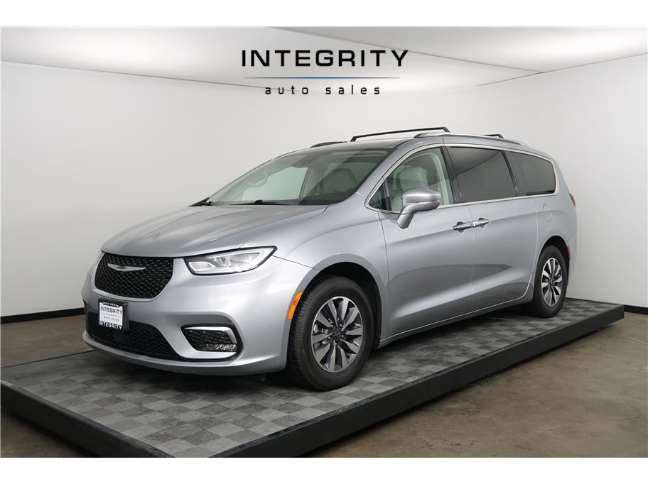 2021 Chrysler Pacifica Touring L Minivan 4D