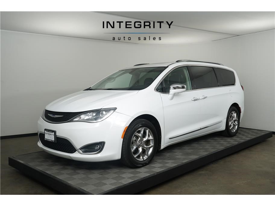 2019 Chrysler Pacifica Limited Minivan 4D