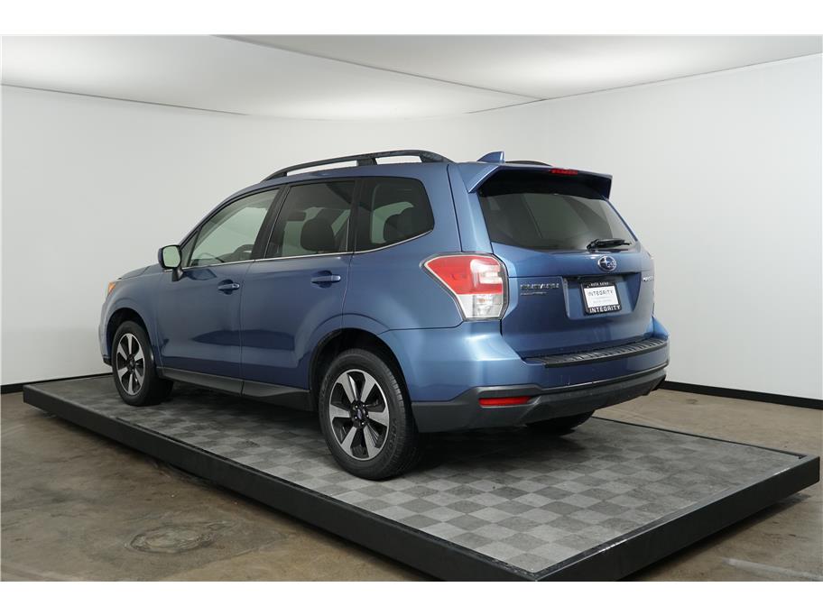 2017 Subaru Forester 2.5i Limited Sport photo 3