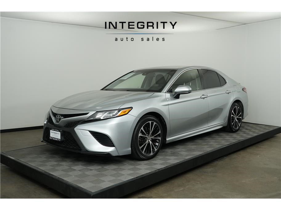 2018 Toyota Camry SE Sedan 4D