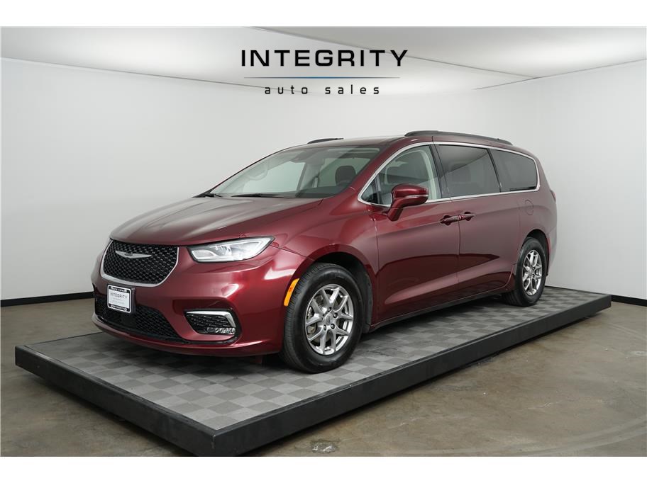 2021 Chrysler Pacifica Touring Minivan 4D