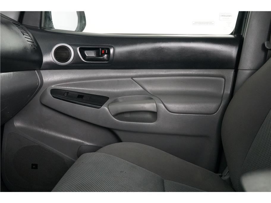 2015 Toyota Tacoma PreRunner photo 16