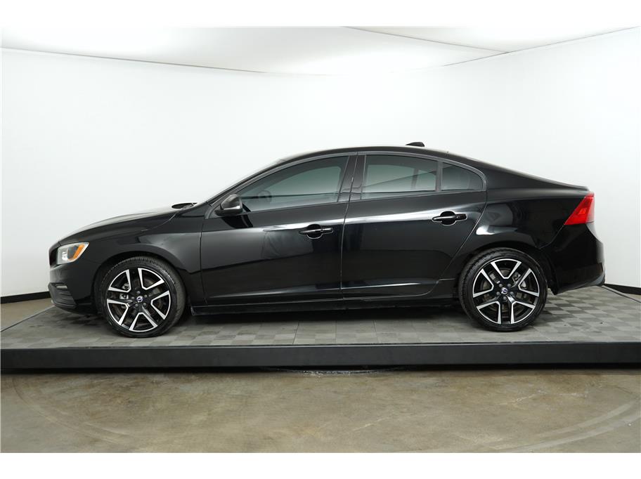 2018 Volvo S60 Dynamic photo 2