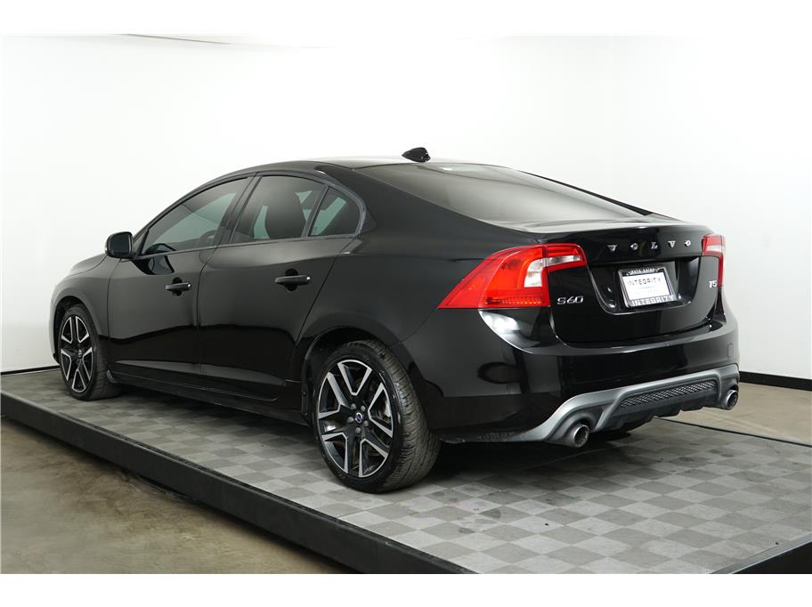2018 Volvo S60 Dynamic photo 3