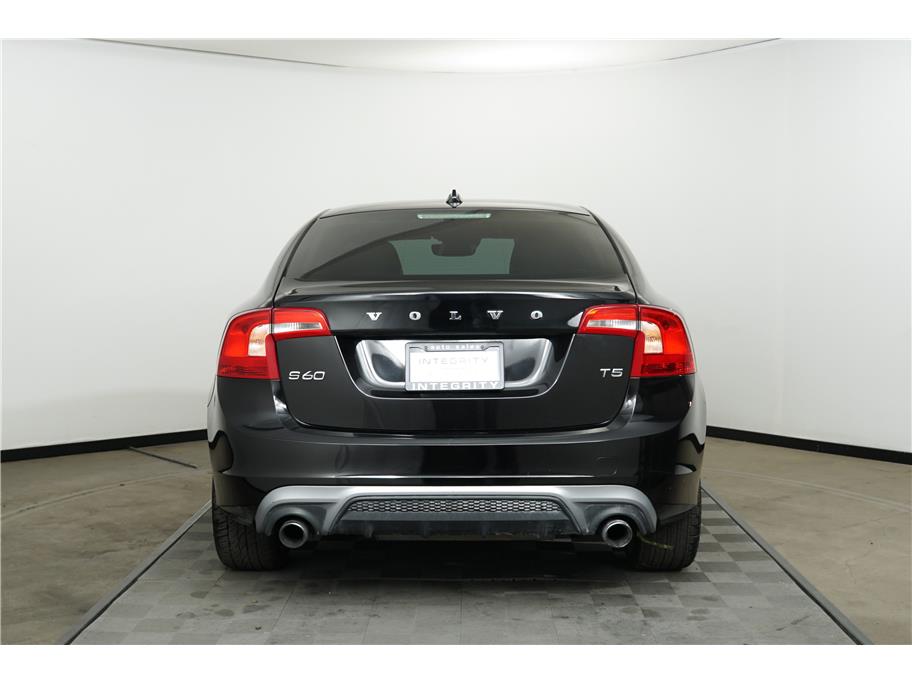 2018 Volvo S60 Dynamic photo 4