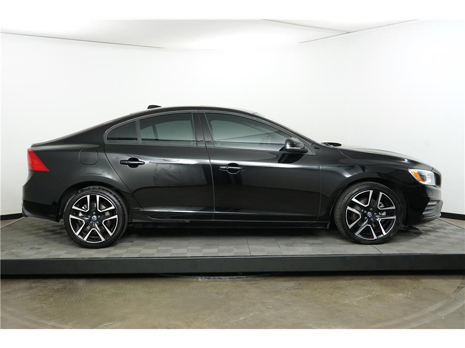 2018 Volvo S60 Dynamic photo 6