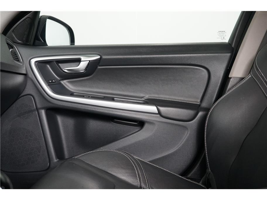 2018 Volvo S60 Dynamic photo 16
