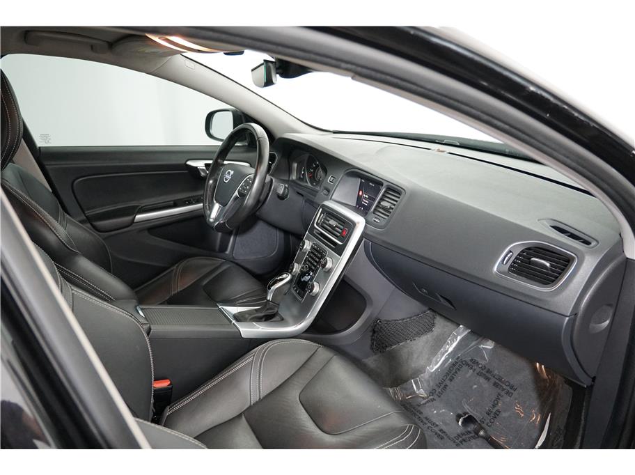 2018 Volvo S60 Dynamic photo 20
