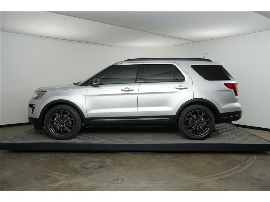 2019 Ford Explorer XLT photo 2