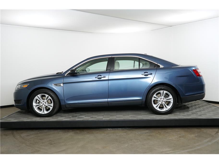 2019 Ford Taurus SE photo 2