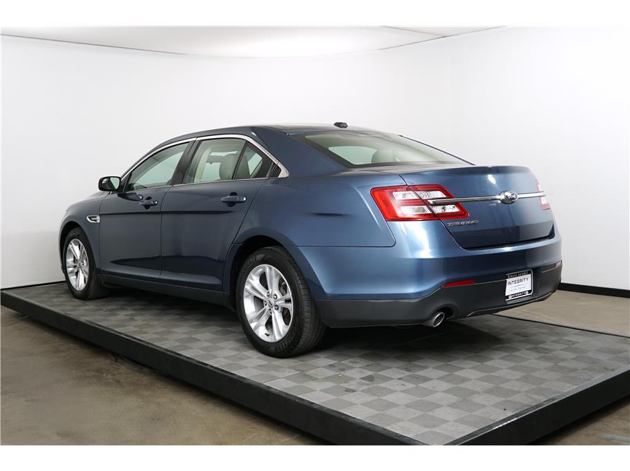 2019 Ford Taurus SE photo 3
