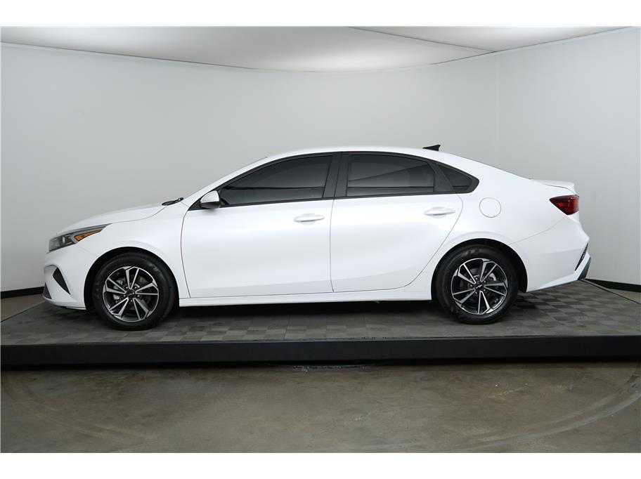 2023 Kia Forte LXS photo 2