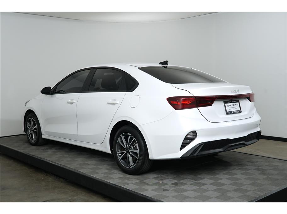 2023 Kia Forte LXS photo 3