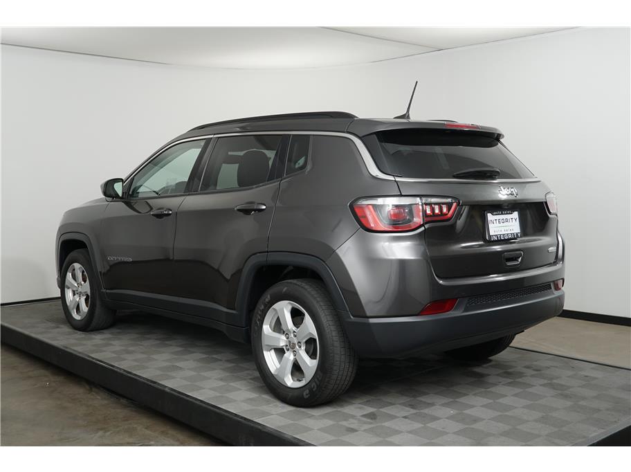 2018 Jeep Compass Latitude photo 2