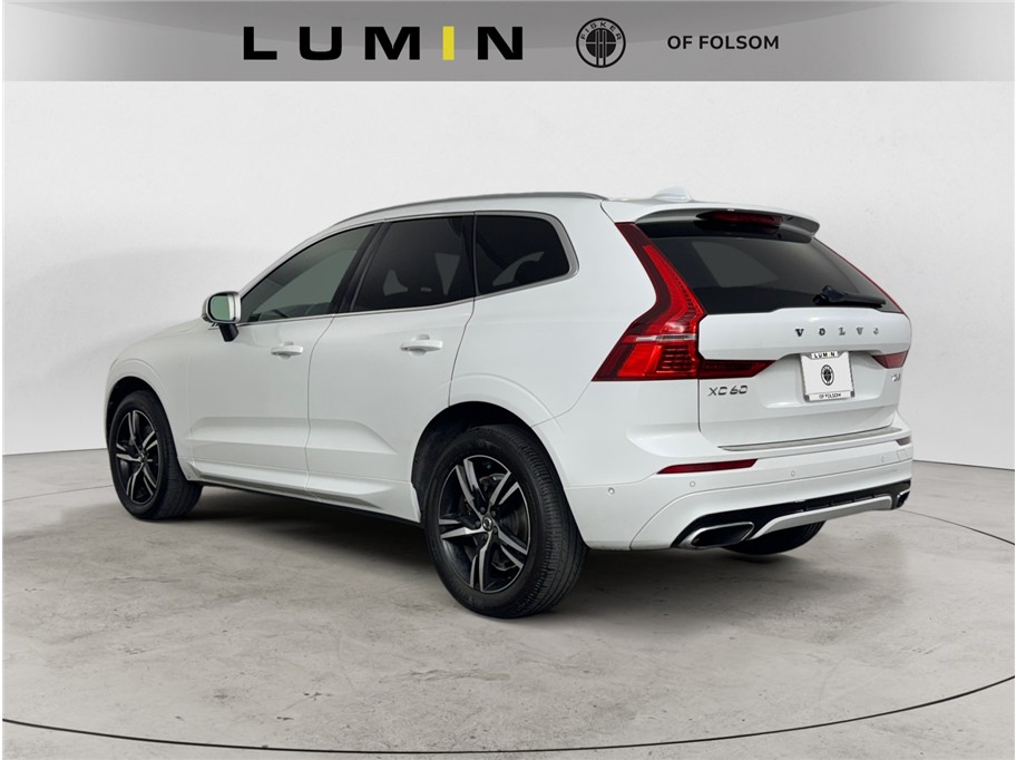 2018 Volvo XC60 T6 R-Design photo 2