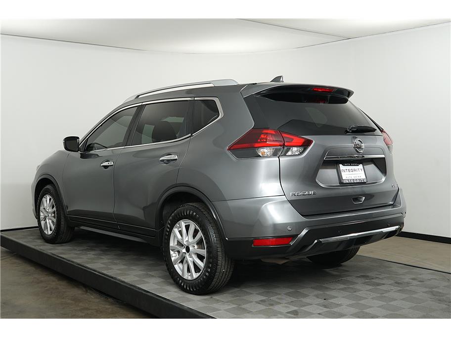 2020 Nissan Rogue SV photo 2