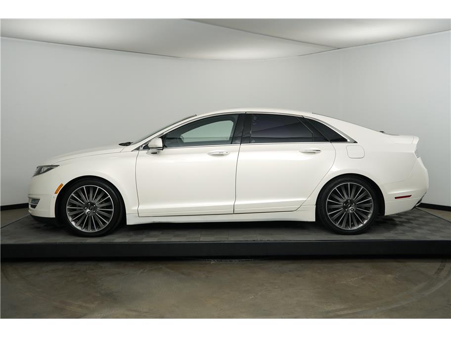 2016 Lincoln MKZ Hybrid Black Label photo 2