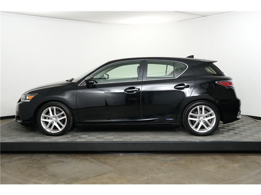 2016 Lexus CT 200h photo 2