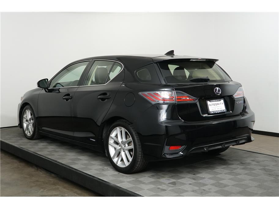 2016 Lexus CT 200h photo 3