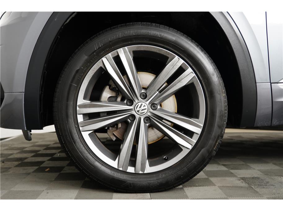 2019 Volkswagen Atlas V6 SE Technology R-Line photo 12