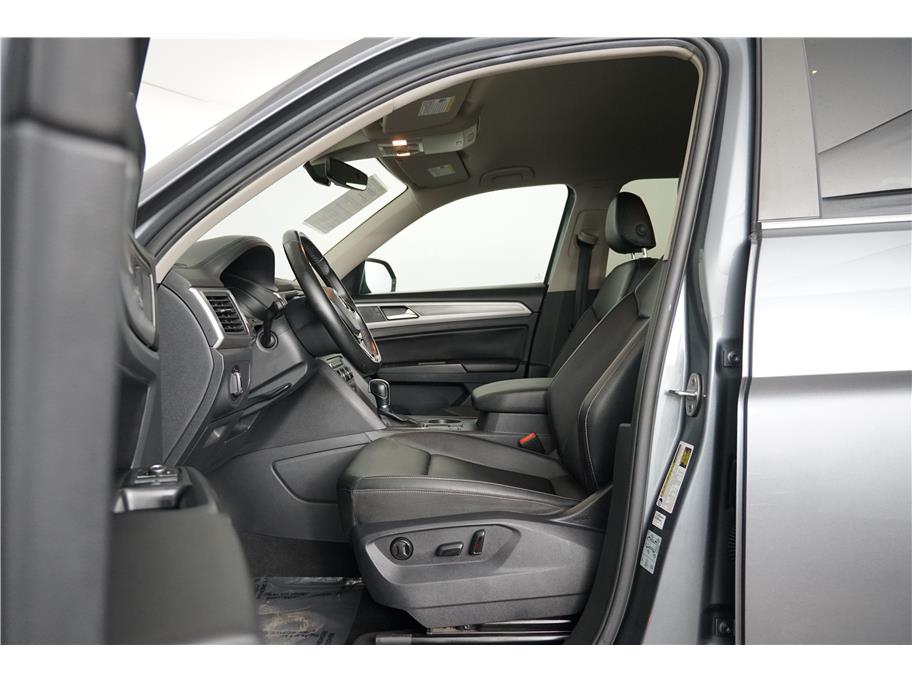 2019 Volkswagen Atlas V6 SE Technology R-Line photo 14