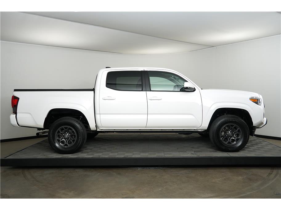 2022 Toyota Tacoma SR photo 6