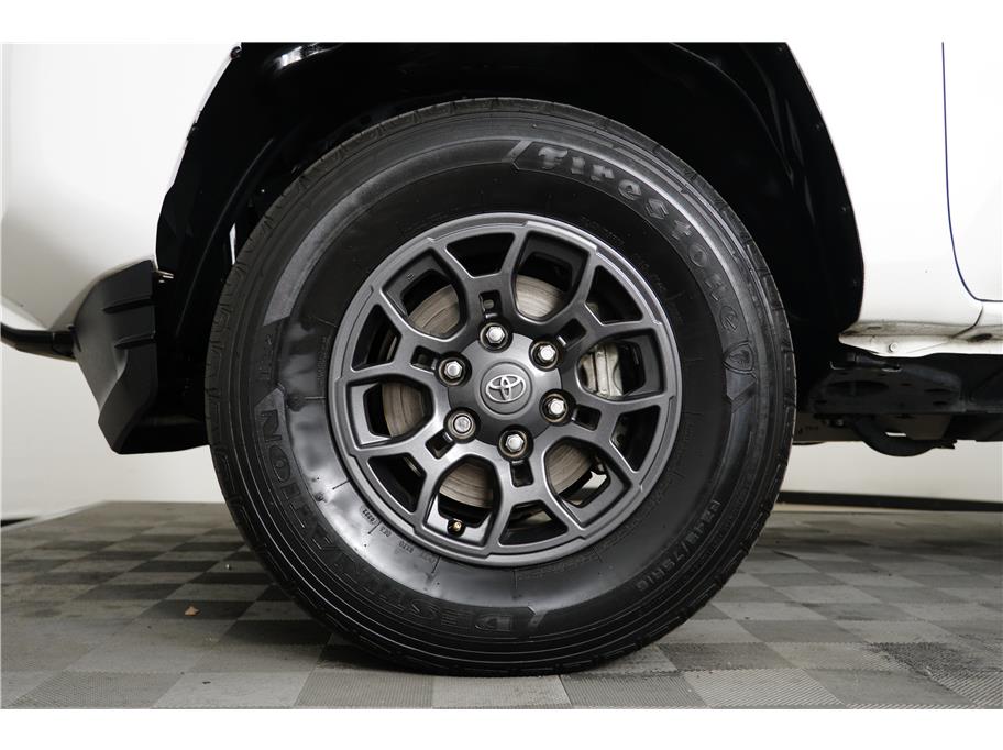 2022 Toyota Tacoma SR photo 13
