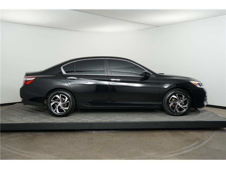 2017 Honda Accord LX photo 5