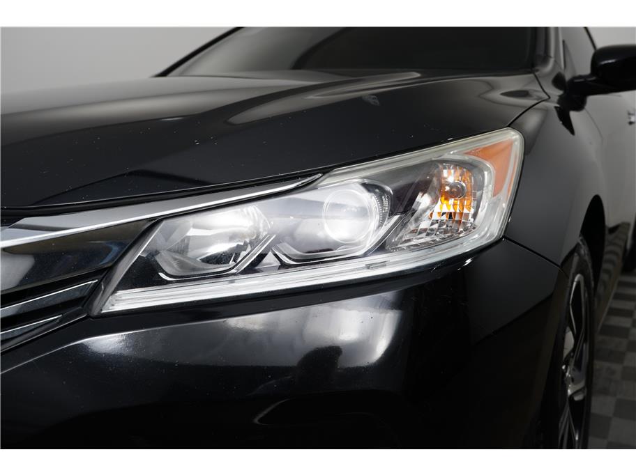 2017 Honda Accord LX photo 9