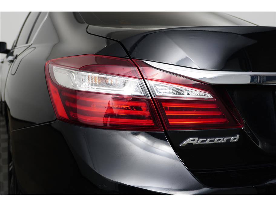 2017 Honda Accord LX photo 10