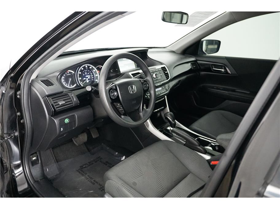 2017 Honda Accord LX photo 11