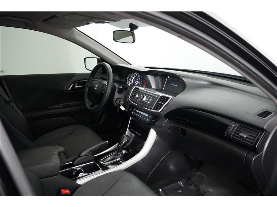 2017 Honda Accord LX photo 18