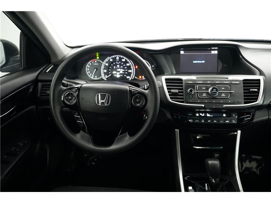 2017 Honda Accord LX photo 19