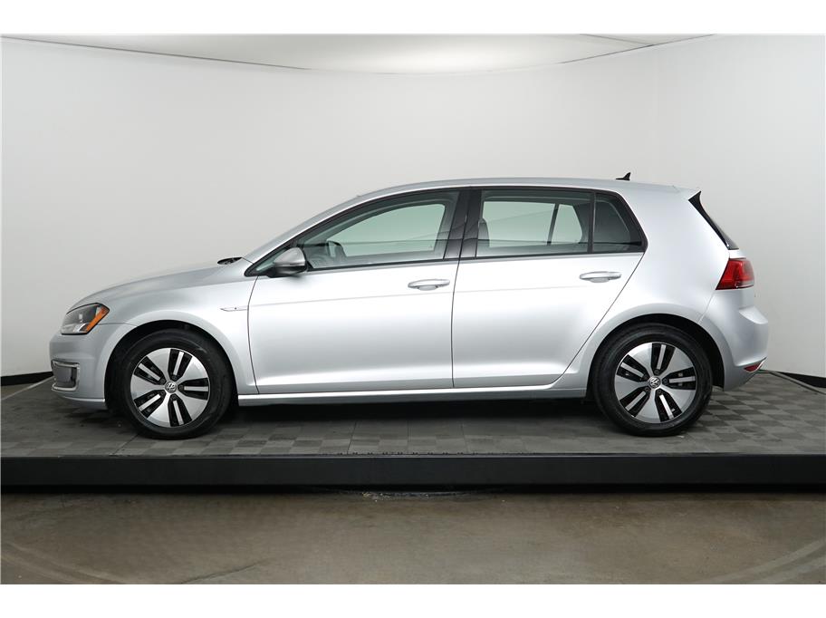 2016 Volkswagen e-Golf SE photo 2