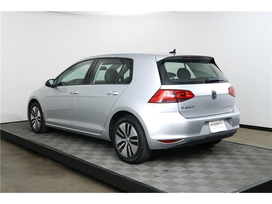 2016 Volkswagen e-Golf SE photo 3