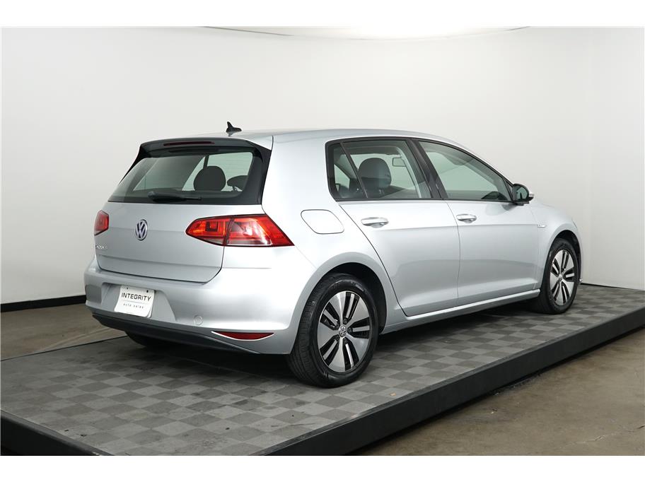 2016 Volkswagen e-Golf SE photo 5