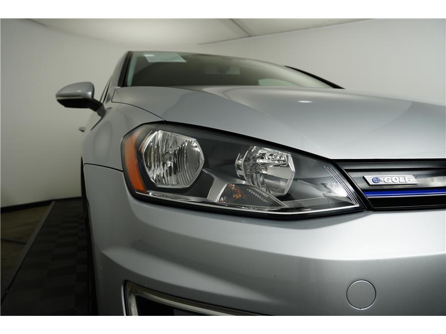 2016 Volkswagen e-Golf SE photo 9