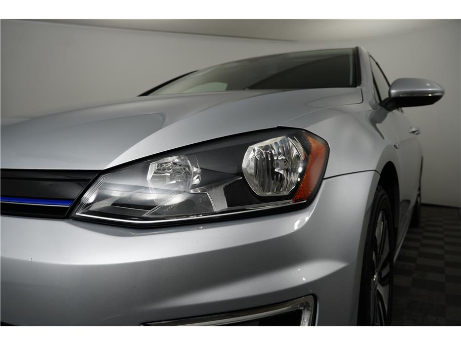 2016 Volkswagen e-Golf SE photo 10