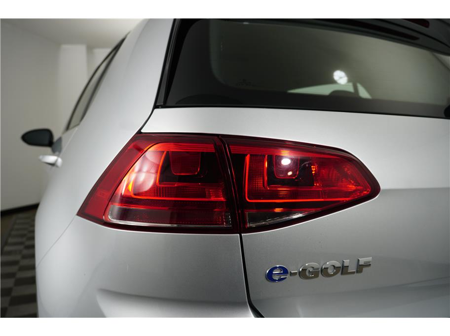 2016 Volkswagen e-Golf SE photo 11