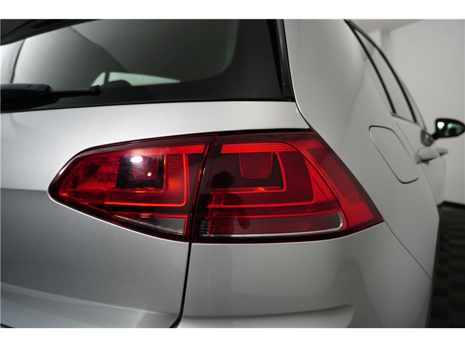 2016 Volkswagen e-Golf SE photo 12