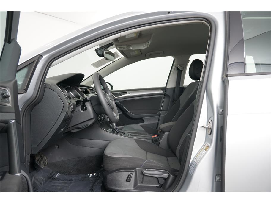 2016 Volkswagen e-Golf SE photo 15