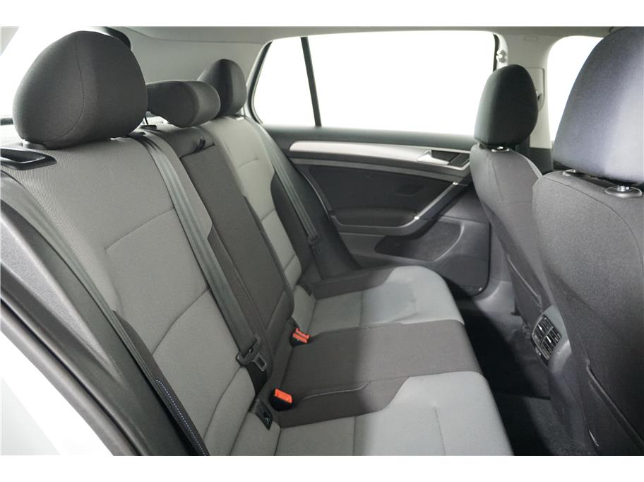 2016 Volkswagen e-Golf SE photo 20