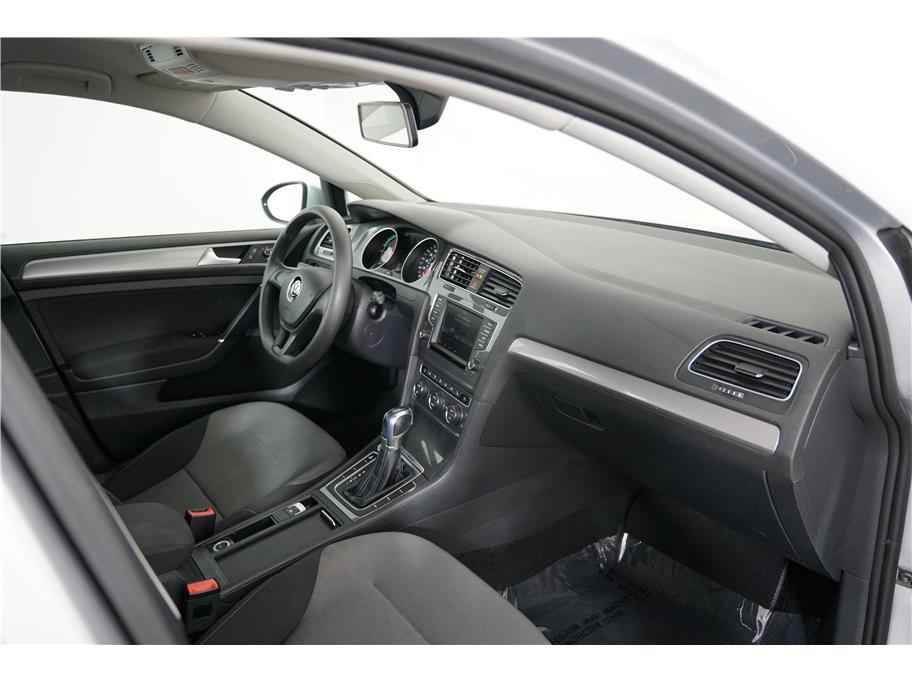 2016 Volkswagen e-Golf SE photo 21