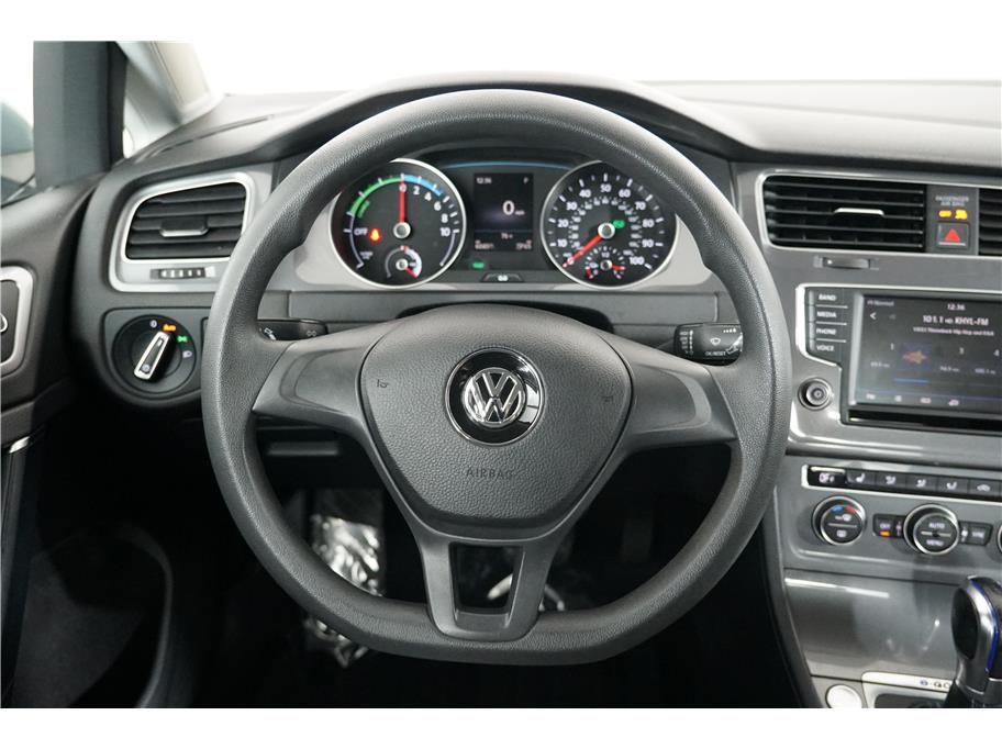 2016 Volkswagen e-Golf SE photo 24