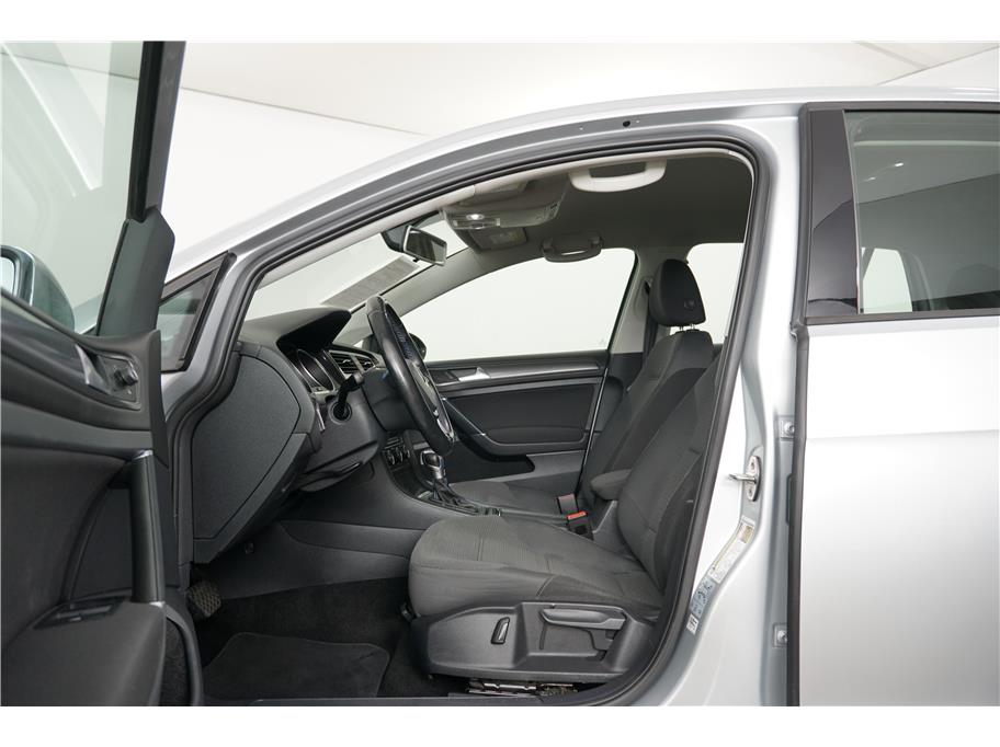 2019 Volkswagen e-Golf SE photo 15
