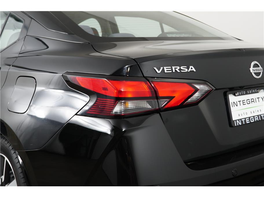 2021 Nissan Versa SV photo 11